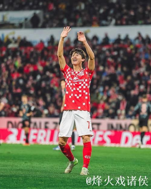 金玟哉与李在城互换球衣